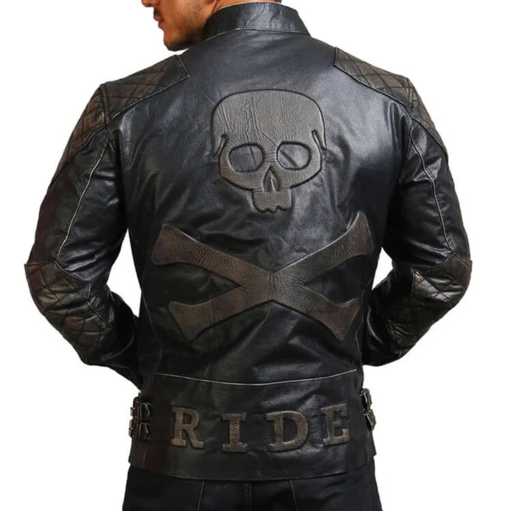 Chaqueta de cuero asimétrica cráneo y huesos: audaz, misteriosa y con estilo único.